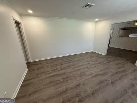 Living - 108 Plum St, Dublin, GA 31021 photo 2 of 9