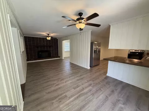 Living - 108 Plum St, Dublin, GA 31021 photo 4 of 9