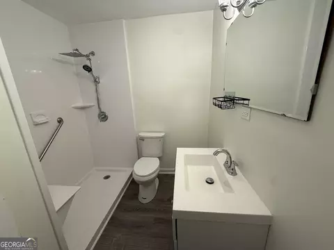 Bath - 108 Plum St, Dublin, GA 31021 photo 1 of 2