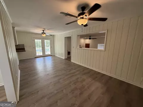 Living - 108 Plum St, Dublin, GA 31021 photo 6 of 9