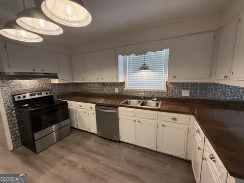 Kitchen - 108 Plum St, Dublin, GA 31021 photo 2 of 5