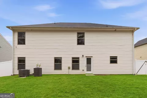 Exterior - 490 Caledon Way, Hampton, GA 30228 photo 5 of 6