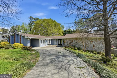 402 Emily Dr SW, Lilburn, GA 30047