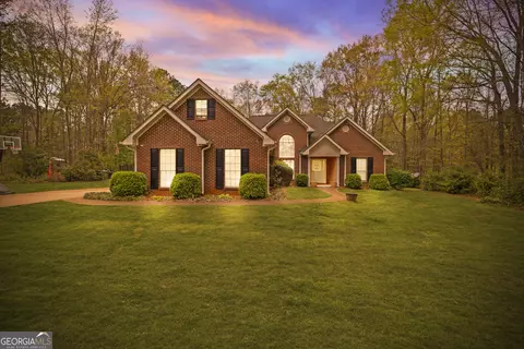 215 Ewing Dr, Social Circle, GA 30025