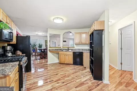 Kitchen - 20 Ivans Cir, Covington, GA 30016 photo 4 of 4