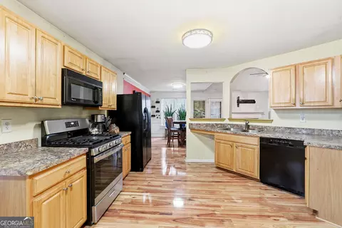Kitchen - 20 Ivans Cir, Covington, GA 30016 photo 3 of 4