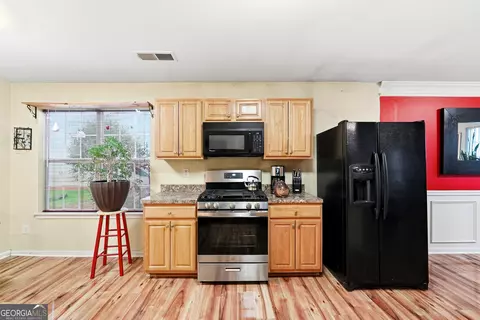 Kitchen - 20 Ivans Cir, Covington, GA 30016 photo 2 of 4