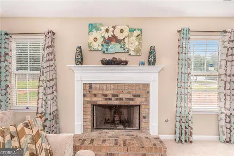 Living - 1200 Pendley Pt, Hampton, GA 30228 photo 4 of 5