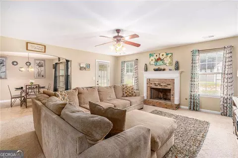 Living - 1200 Pendley Pt, Hampton, GA 30228 photo 2 of 5