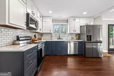 Kitchen - 23 Stonewood Forest Rd, Toccoa, GA 30577 photo 2 of 4