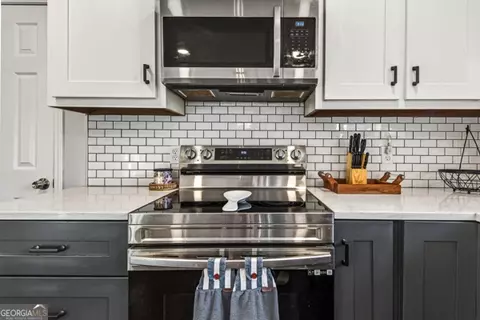 Kitchen - 23 Stonewood Forest Rd, Toccoa, GA 30577 photo 4 of 4