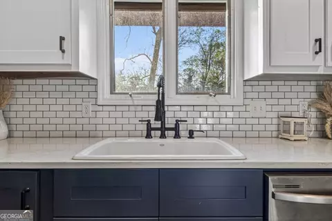 Kitchen - 23 Stonewood Forest Rd, Toccoa, GA 30577 photo 3 of 4