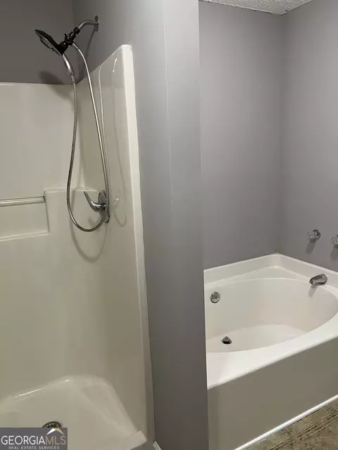 Bath - 503 Terrapin Ln, Winder, GA 30680 photo 2 of 3