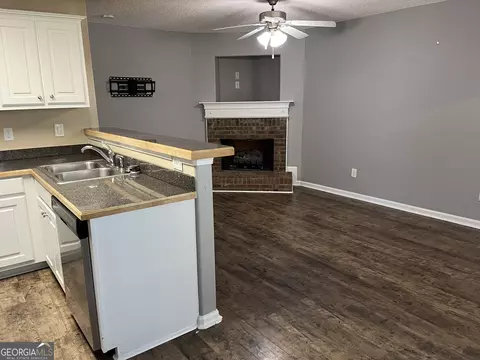 Living - 503 Terrapin Ln, Winder, GA 30680 photo 3 of 5