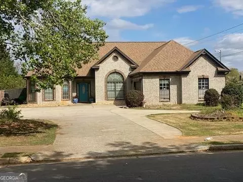 100 Wyckliffe Dr, Locust Grove, GA 30248