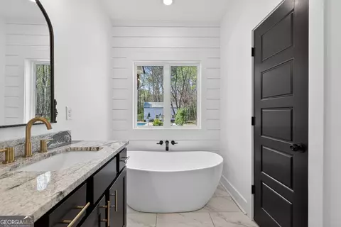 Bath - 4746 Bentley Rd, Monroe, GA 30656 photo 2 of 12
