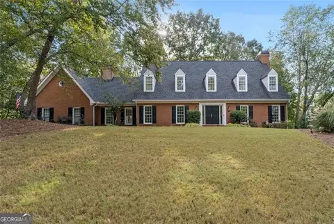 8705 River Bluff Ln, Roswell, GA 30076
