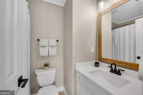 Bath - 895 Riverhaven Dr, Suwanee, GA 30024 photo 4 of 5