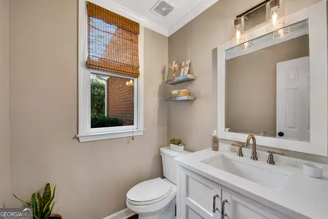 Bath - 895 Riverhaven Dr, Suwanee, GA 30024 photo 1 of 5