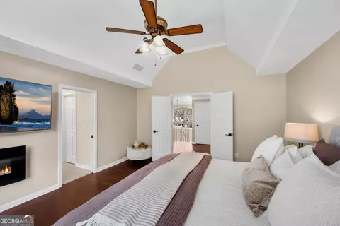 Bedroom - 895 Riverhaven Dr, Suwanee, GA 30024 photo 3 of 5