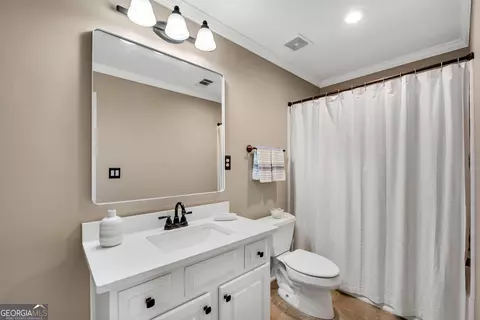 Bath - 895 Riverhaven Dr, Suwanee, GA 30024 photo 5 of 5