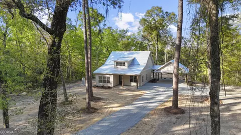 150 Lakeview Dr, Jesup, GA 31545