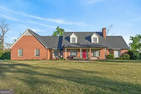 74 N Gill St, Hazlehurst, GA 31539