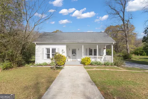 32 Post St, Grantville, GA 30220