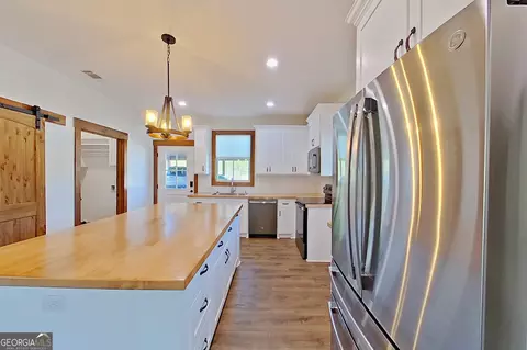 Kitchen - 4701 Riggins Rd, Blackshear, GA 31516 photo 3 of 3