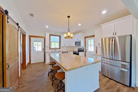 Kitchen - 4701 Riggins Rd, Blackshear, GA 31516 photo 1 of 3