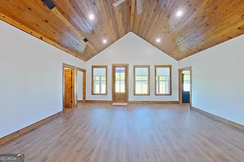 Living - 4701 Riggins Rd, Blackshear, GA 31516 photo 2 of 3