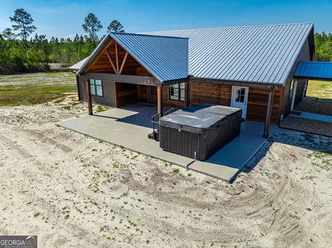 Exterior - 4701 Riggins Rd, Blackshear, GA 31516 photo 4 of 12