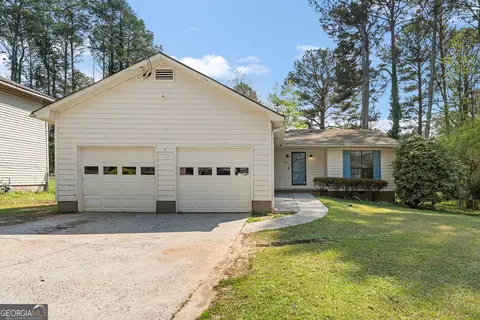 528 Raintree Dr, Jonesboro, GA 30238