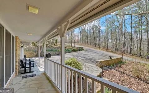 290 Waterfall Dr, Cleveland, GA 30528