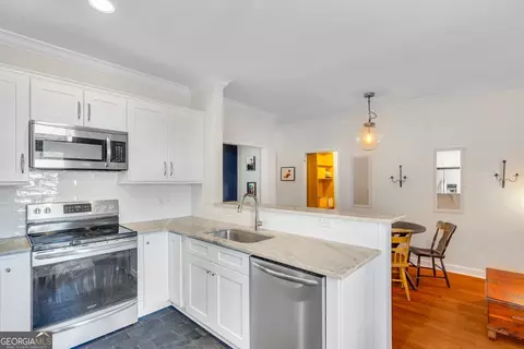 Kitchen - 218 E 33rd St, Savannah, GA 31401 photo 3 of 3