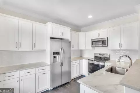 Kitchen - 218 E 33rd St, Savannah, GA 31401 photo 1 of 3