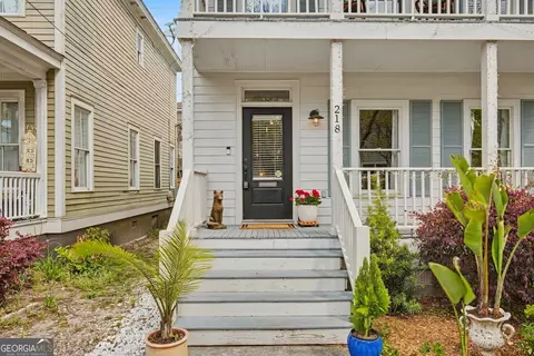 Exterior - 218 E 33rd St, Savannah, GA 31401 photo 2 of 9
