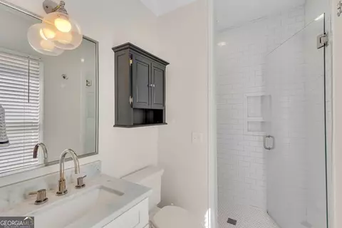 Bath - 218 E 33rd St, Savannah, GA 31401 photo 3 of 3