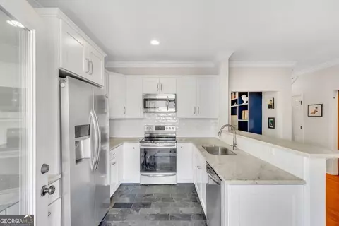 Kitchen - 218 E 33rd St, Savannah, GA 31401 photo 2 of 3