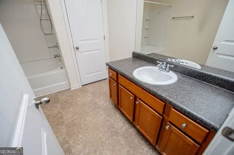 Bath - 240 River Meadow Dr, Lagrange, GA 30241 photo 1 of 6