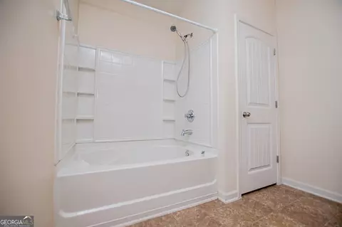 Bath - 240 River Meadow Dr, Lagrange, GA 30241 photo 3 of 6