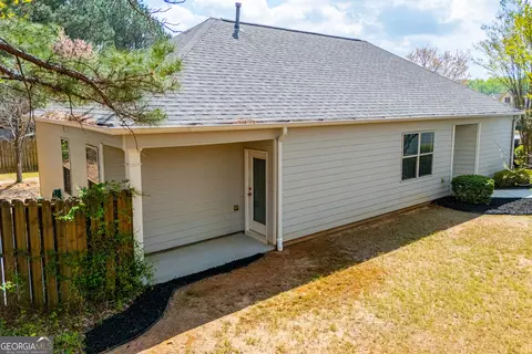 Exterior - 240 River Meadow Dr, Lagrange, GA 30241 photo 8 of 10