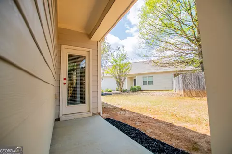 Exterior - 240 River Meadow Dr, Lagrange, GA 30241 photo 6 of 10