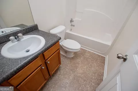 Bath - 240 River Meadow Dr, Lagrange, GA 30241 photo 5 of 6