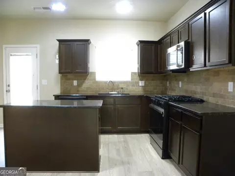 Kitchen - 2466 Foxy Dr, Bethlehem, GA 30620 photo 2 of 4