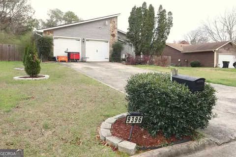 9396 Forest Knoll Dr, Jonesboro, GA 30238