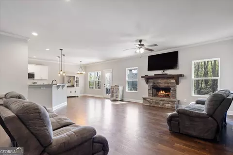 Living - 102 River Point Rd, Jackson, GA 30233 photo 1 of 3