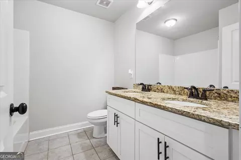 Bath - 102 River Point Rd, Jackson, GA 30233 photo 3 of 3