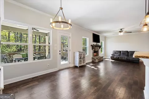 Living - 102 River Point Rd, Jackson, GA 30233 photo 3 of 3
