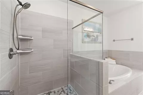 Bath - 1868 Skyfall Cir, Atlanta, GA 30319 photo 4 of 5